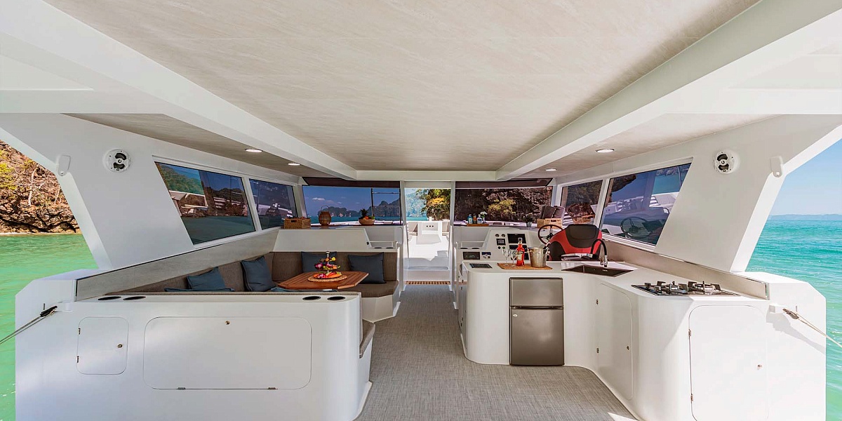 Аренда моторного катамарана Prada 50 на Пхукете